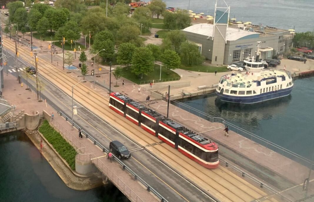 Toronto raises fines to $500 for blocking streetcars during snowstorms
