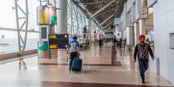 U.S. shutdown disrupts travel plans for Canadian flyers