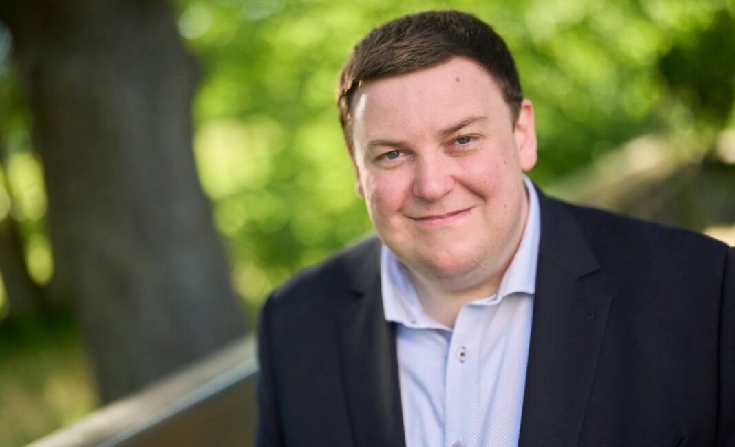 Conservative MP Andrew Lawton challenges bill C-9