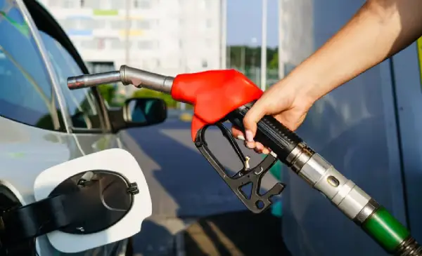 Gas prices dip below $1 a litre again at several Calgary stations