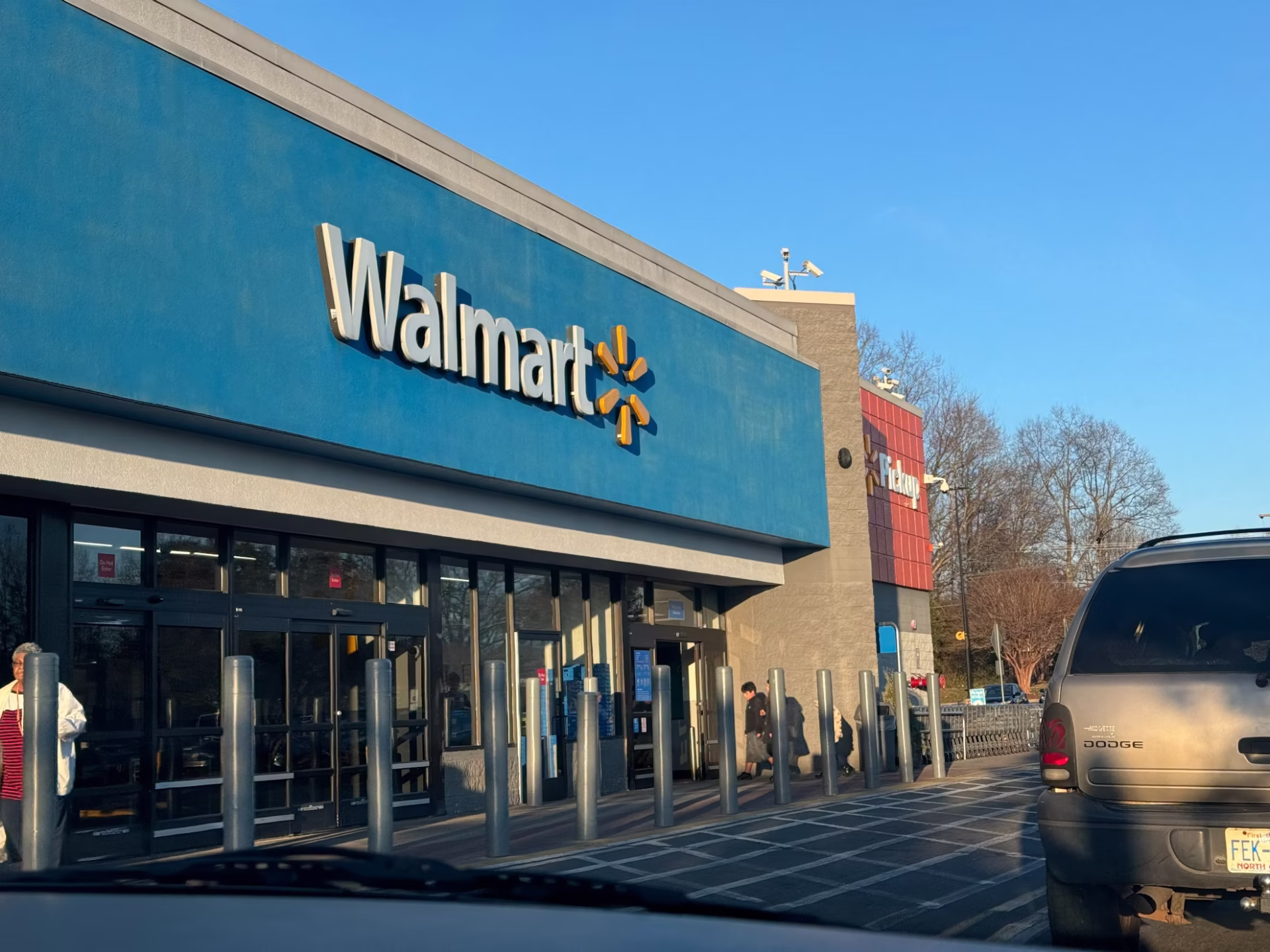 Walmart Canada drops prices on hundreds of items