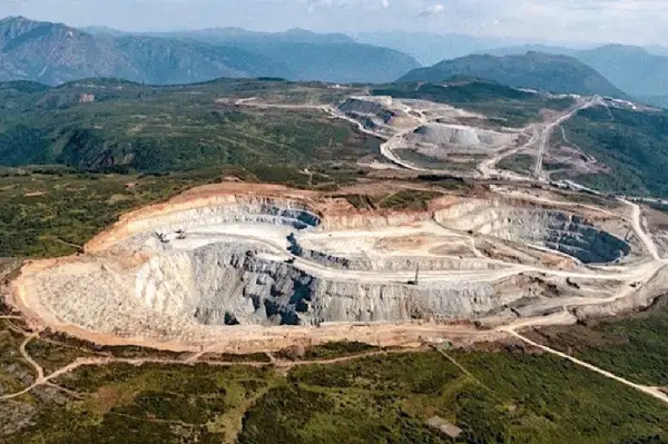 Rescue ops on, B.C. miners trapped behind wall of debris 30 metres long, 8 metres high