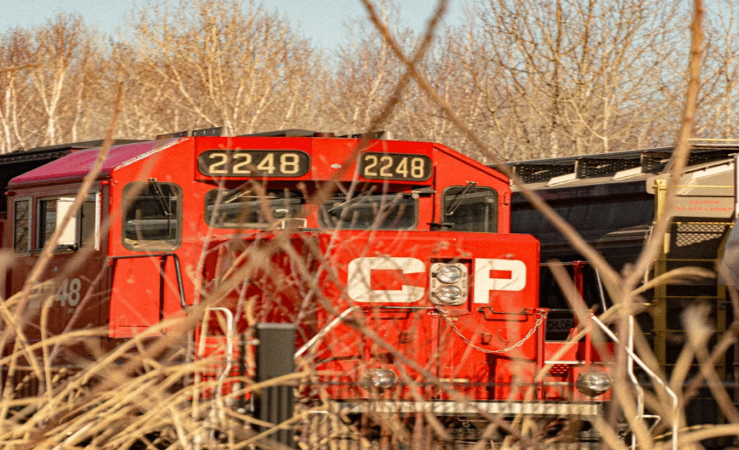 Collision  between freight train and a car killed 1 in Maple Ridge