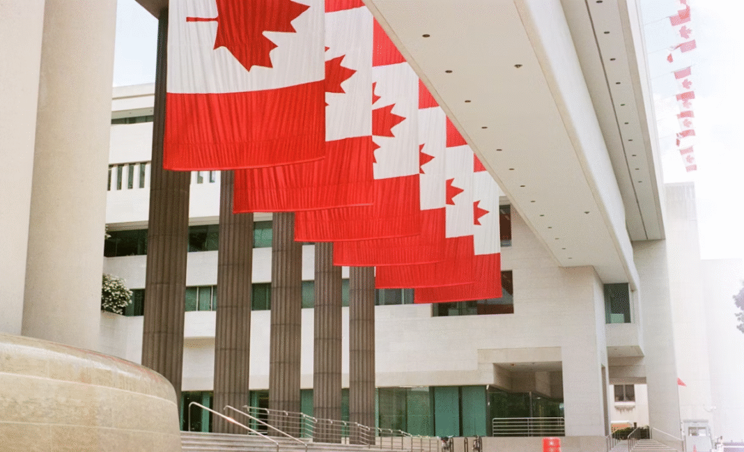 Think tank urges federal government to eliminate 64,000 public sector positions