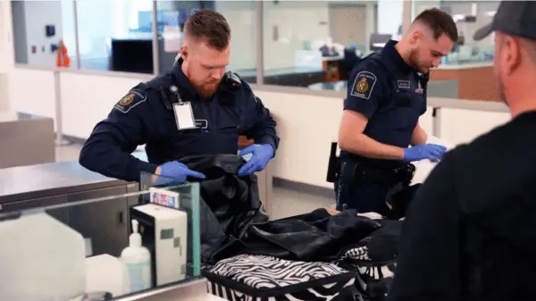 Border agents among least satisfied public servants, survey finds