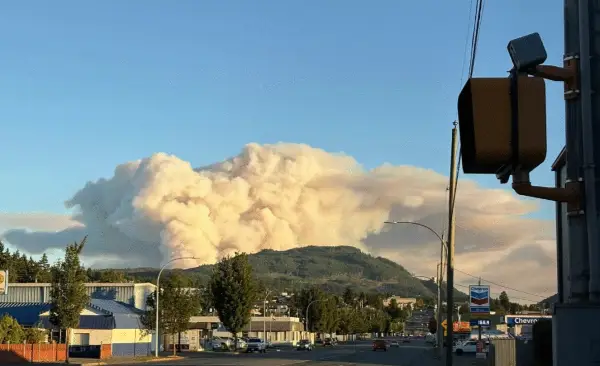 A rapidly growing wildfire on Vancouver Island left  hundreds without power