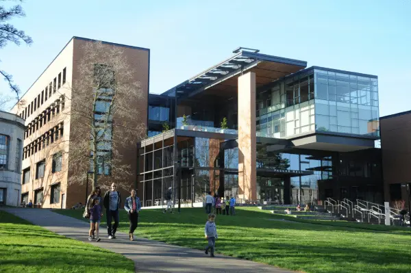 Calgary students struggle to find housing as Campus Residences hit full capacity again
