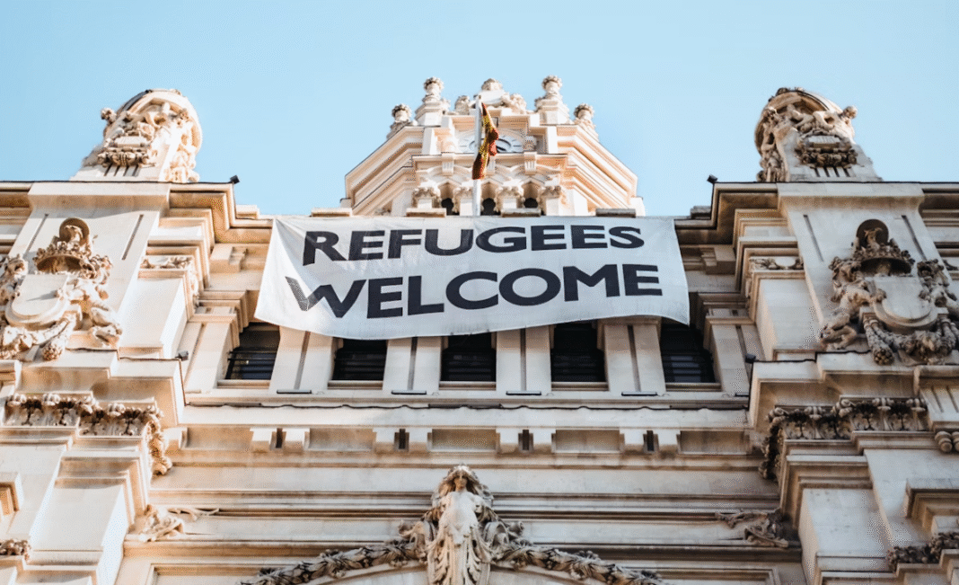 The Immigration Department wants freeze on private refugee sponsorship applications to be extended
