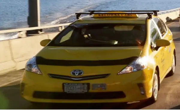 One person arrested following stabbing of taxi driver in downtown Kelowna