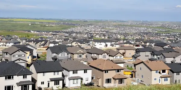 Calgary home sales dip in August by 9 %