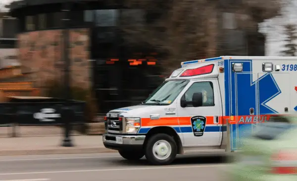 Paramedics’ union urges appointment of veteran mediator as talks stall