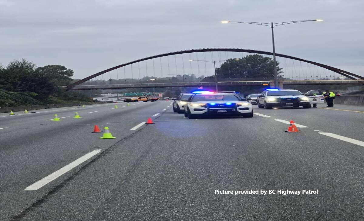  Police seek witnesses after man found dead on Highway 1 in Burnaby