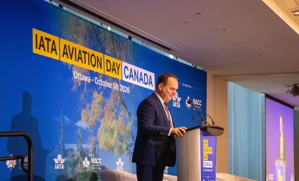 Transport minister promises fee controls under airport privatization plan