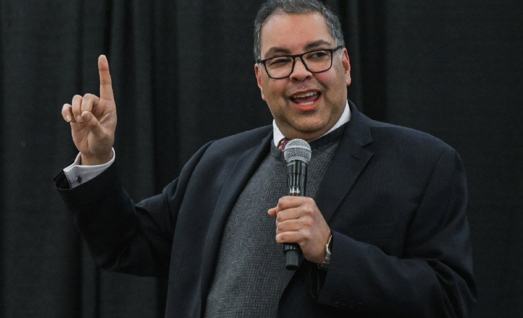 Alberta NDP calls on Smith to address emergency room crisis, launches petition