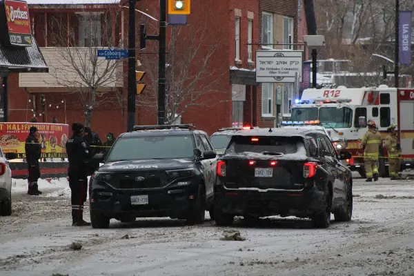 Man in 70s dead after vehicle crashes into building in Ottawa downtown