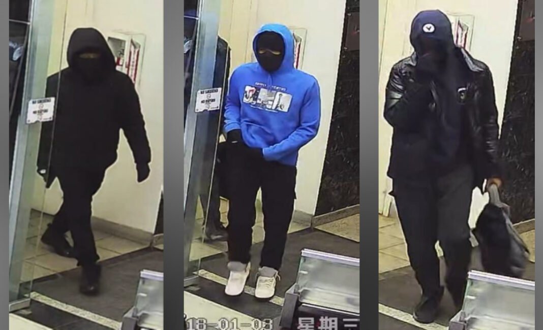 Armed robbery in Markham leaves three suspects at large