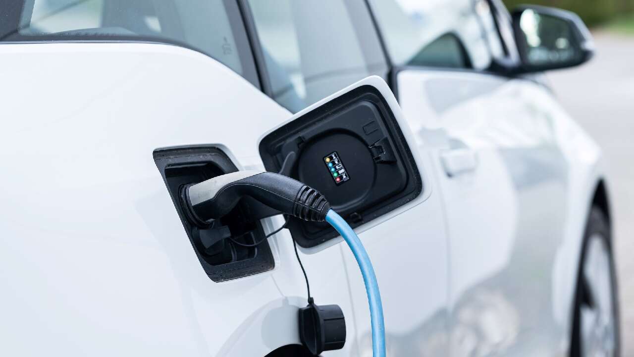 New vehicle sales dip in Canada but zero-emission vehicle demand surges by 47%