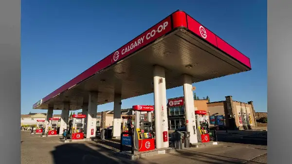 Oil prices decrease after Iran opens Strait of Hormuz 