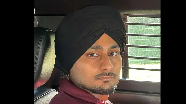 20-year-old extortion suspected removed from Canada, Surrey police release photo to identify associates