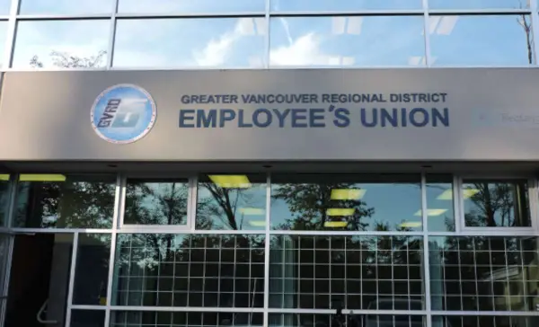 Metro Vancouver workers issue 72-hour strike notice amid contract dispute 