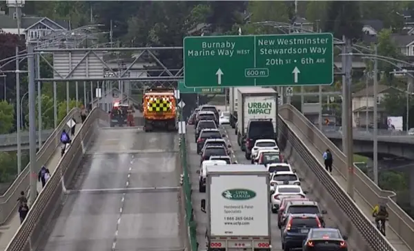 Southbound Queensborough bridge closed after vehicle fire causes traffic disruption 
