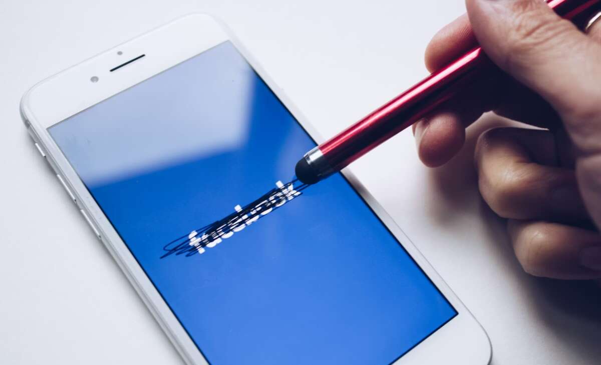 Manitoba physicians back proposed social media and AI chatbot ban for youth 