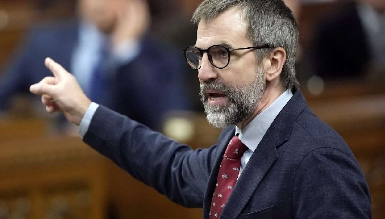 Steven Guilbeault considering leaving Liberal caucus over climate policy concerns