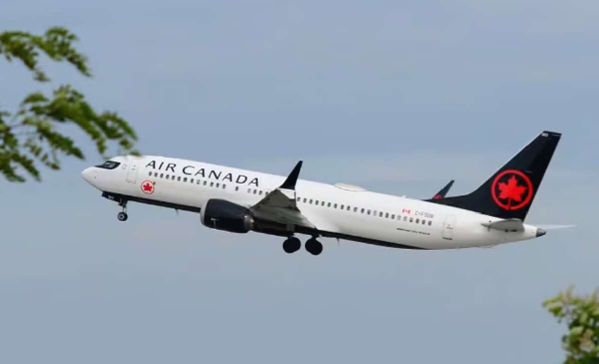 Former Air Canada captain charged after flying over 900 flights without proper licence