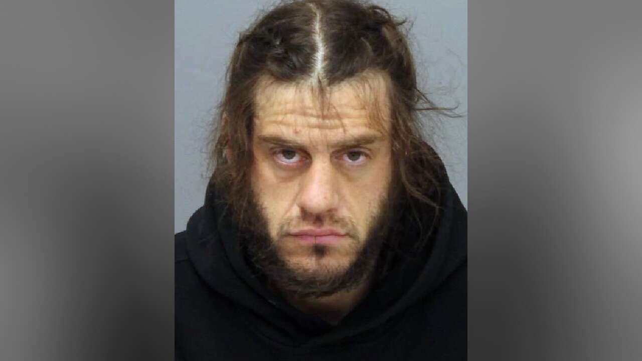 Toronto Police search for suspect following Scarborough stabbing 