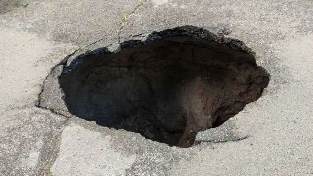 Sinkhole grows in Calgary’s Coach Hill