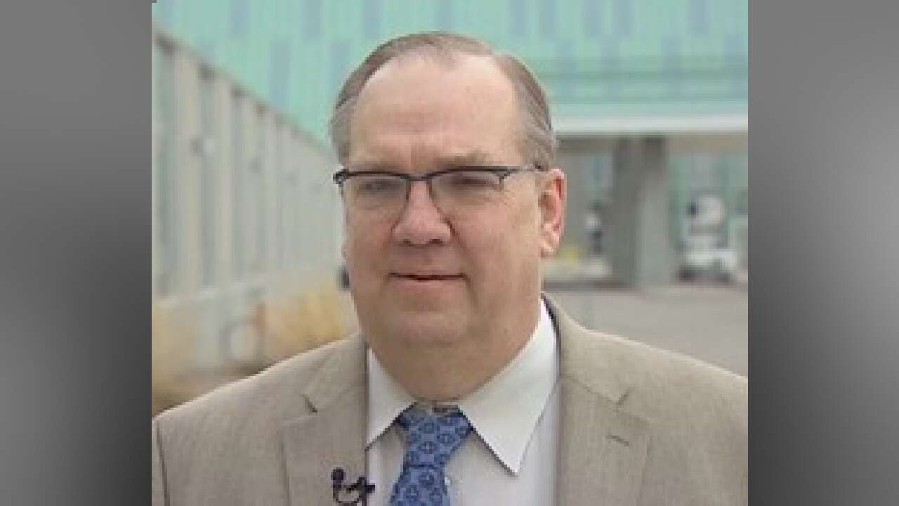 Alberta–Ottawa pipeline deal sparks debate on federalism, energy politics, and cost