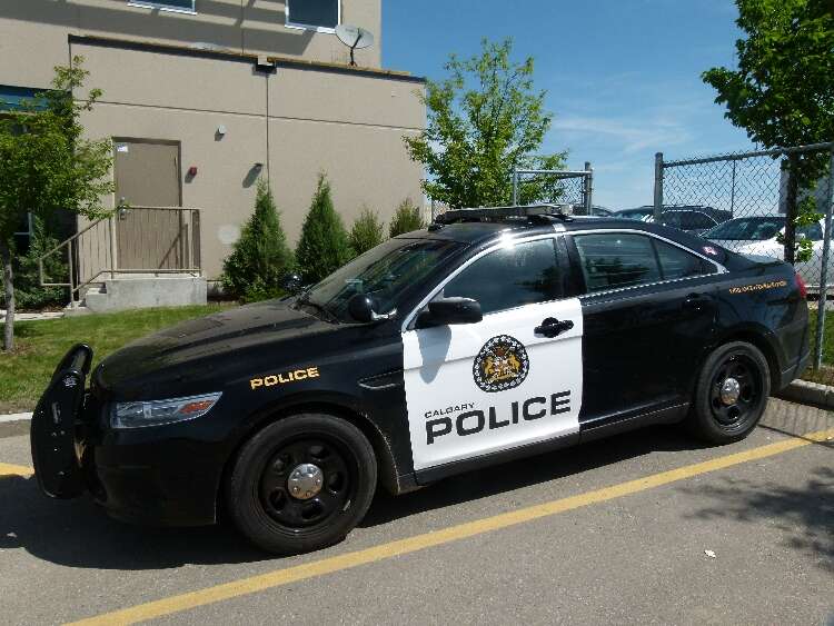 Calgary Police arrest man wanted on 21 warrants, Lay 16 new charges