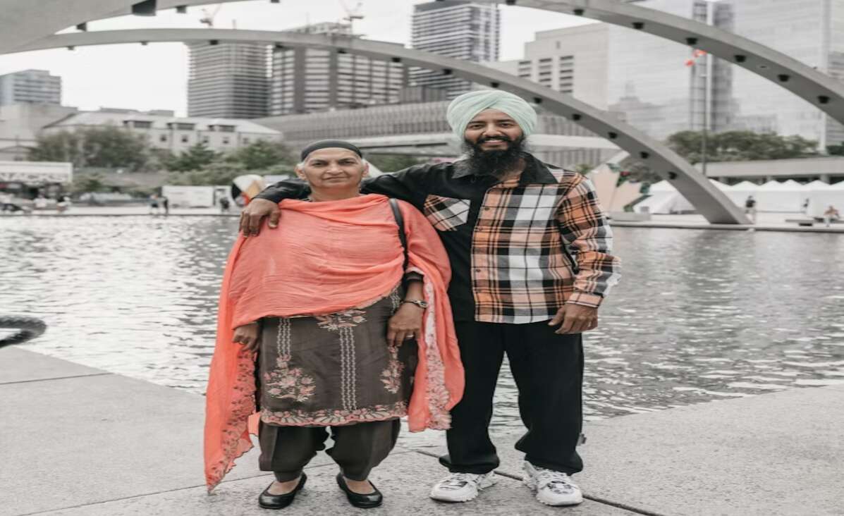  Federal government pauses new parent and grandparent sponsorship applications for 2026 