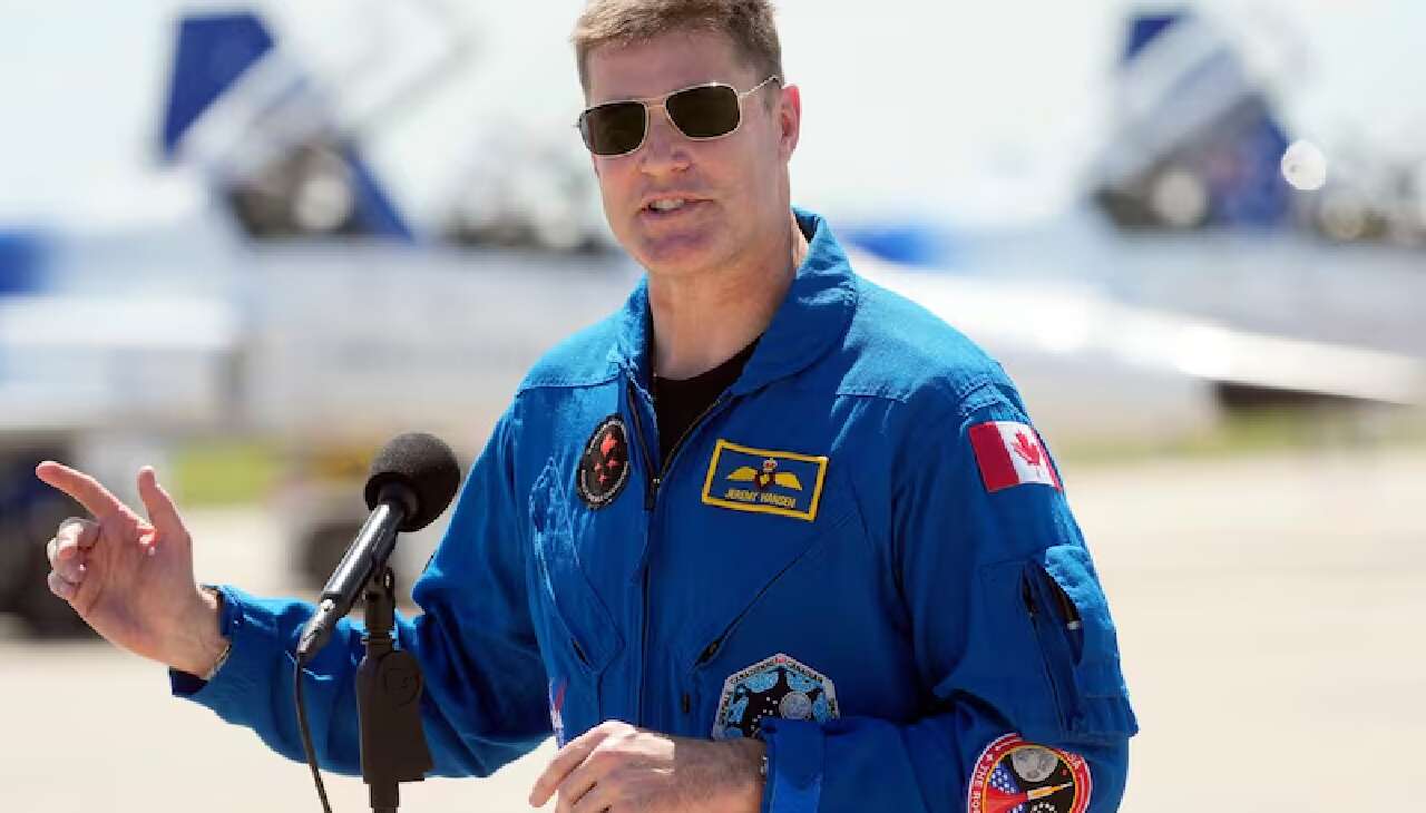 Canadian astronaut Jeremy Hansen leaving Canadian space agency