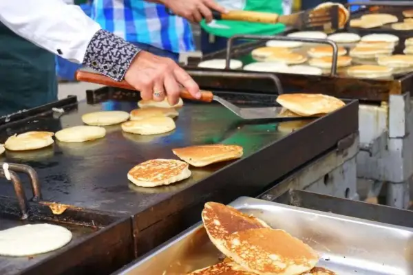 Calgary Stampede kicks off with first flip Pancake breakfast, Political leaders gather downtown