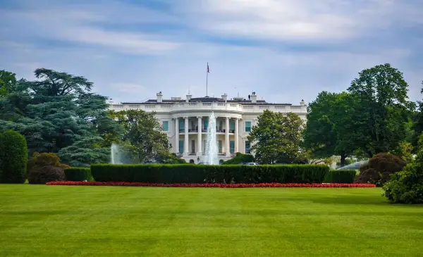 Trump unveils veteran truck driver training program to fast-track CDL licensing 
