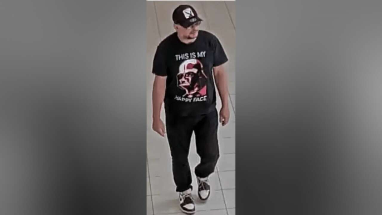 Man wanted after allegedly stealing gold chain from Newmarket jewelry store 