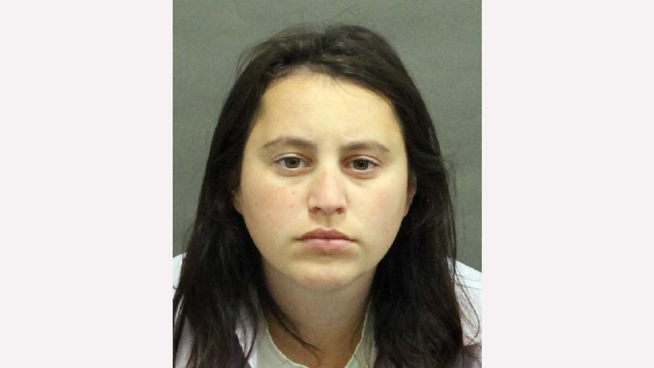 Woman charged with fraud for allegedly providing social work services after suspension 