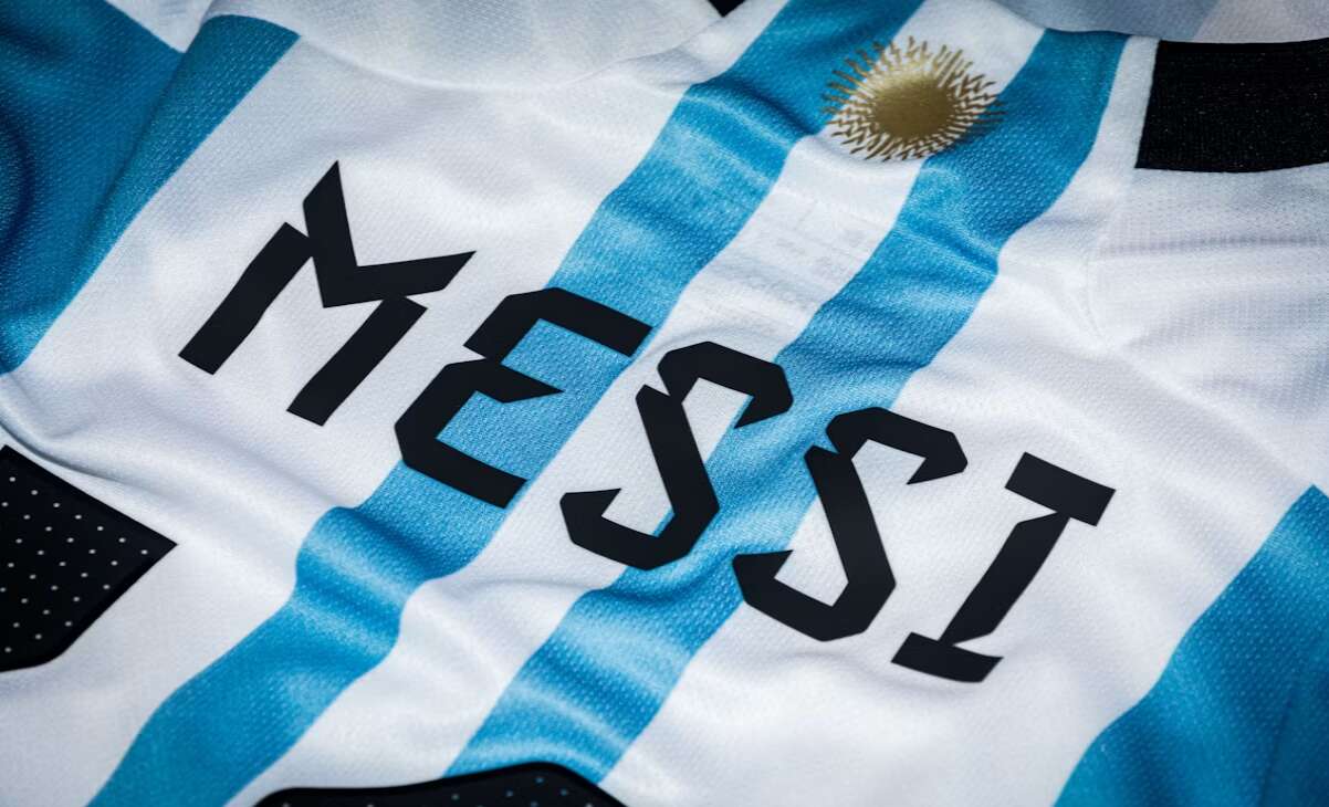  Lionel Messi announces retirement from international football