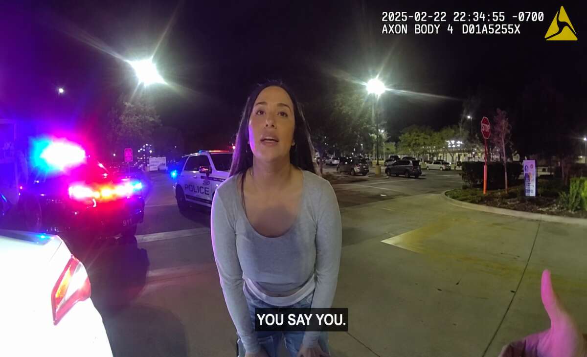 Canadian woman arrested in Florida with 12 fake driver’s licences 
