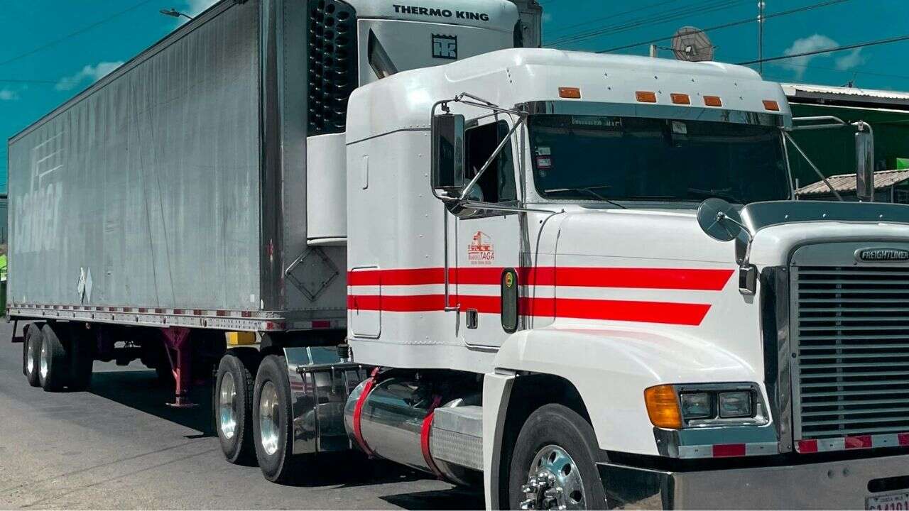 Truck driver fined after hitting Downtown Calgary rail bridge