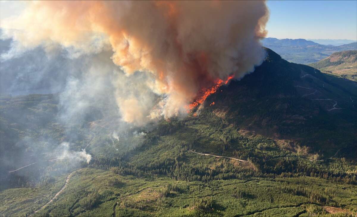 Pear Lake wildfire destroys structures at about 120 properties near Clinton 
