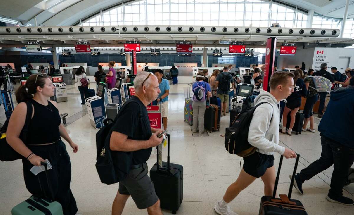 Canada Extends Ebola Travel Restrictions for Another 30 Days