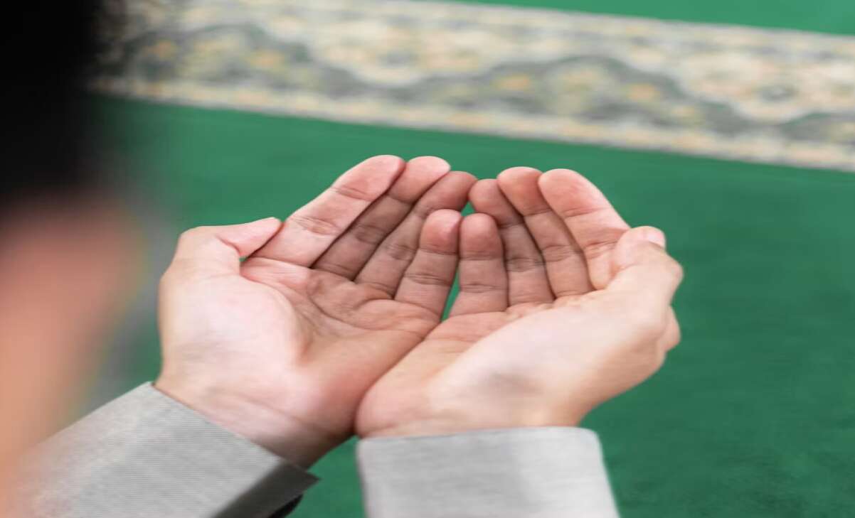  Montreal transit agency bans workplace prayers under new Quebec secularism law 