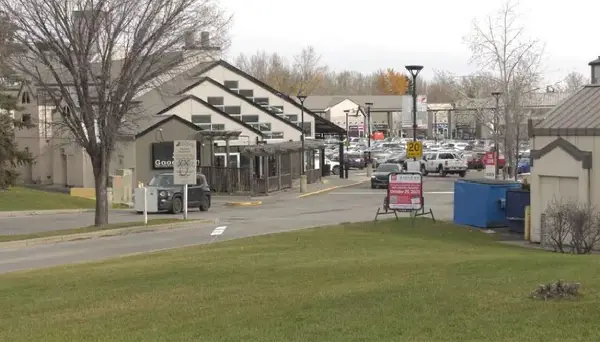 Riverbend residents raise concerns over traffic noise along Glenmore Trail