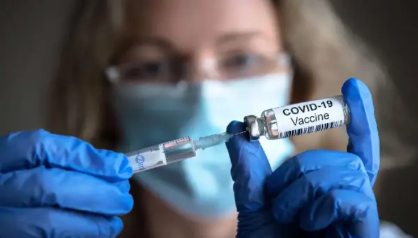 Alberta to expand access to free COVID-19 vaccines through pharmacies this fall