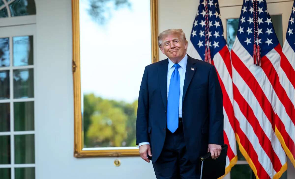  Trump bars Canadian products from U.S. government contracts as tariffs take effect 