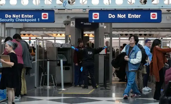 Ontario Student Arrested in U.S. Over Airport Photography Linked to Chinese Contact