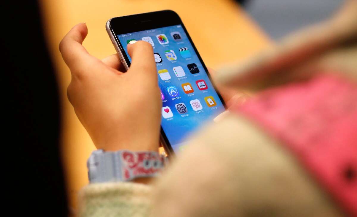 Digital Dangers Named Primary Health Risk for Canadian Youth